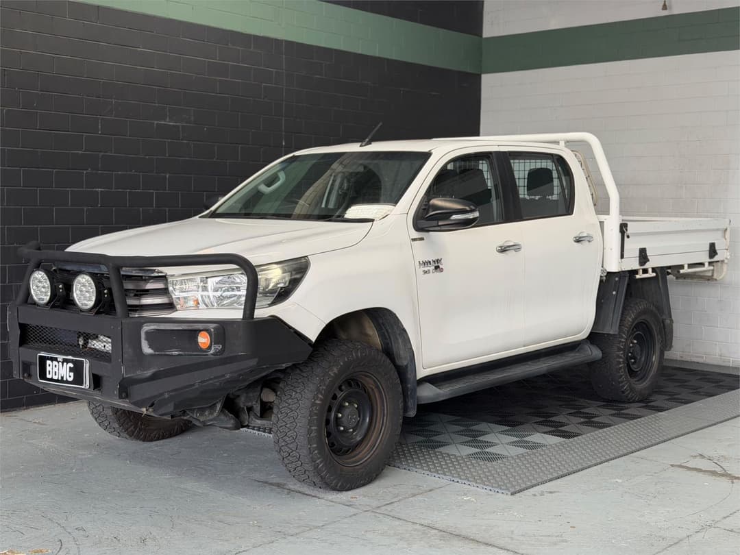 2016 Toyota HILUX SR (4x4)